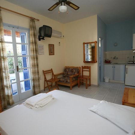 Idroussa Apartment Batsíon Cameră foto